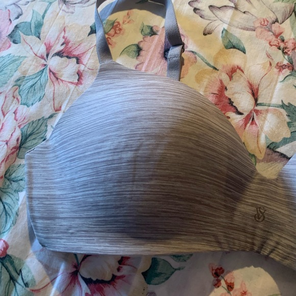 Victoria's Secret Light Gray Wireless Bra Size 34 D - Picture 2 of 8